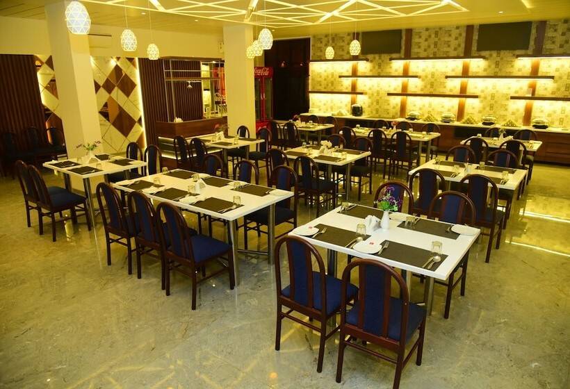 هتل Lion Lords Inn Rajula