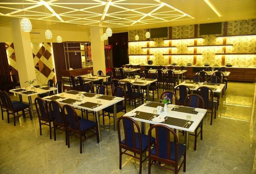 هتل Lion Lords Inn Rajula