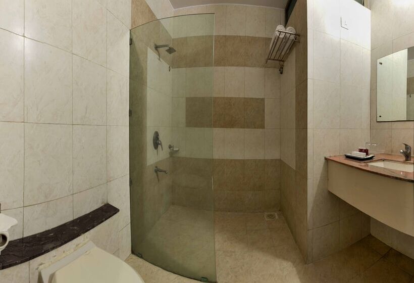 هتل Lion Lords Inn Rajula