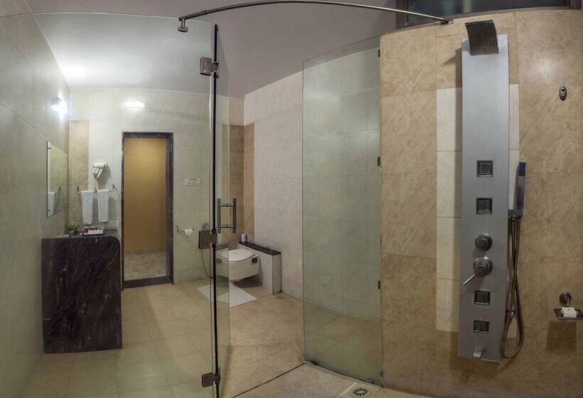 هتل Lion Lords Inn Rajula