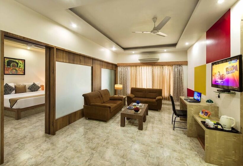 هتل Lion Lords Inn Rajula