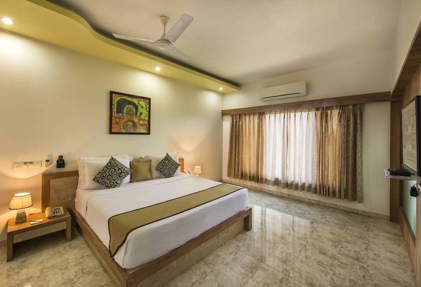 هتل Lion Lords Inn Rajula