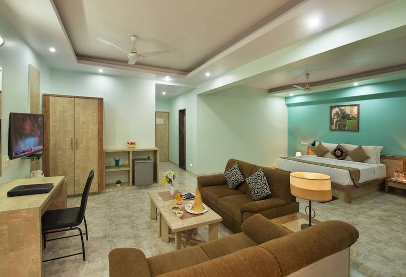 هتل Lion Lords Inn Rajula