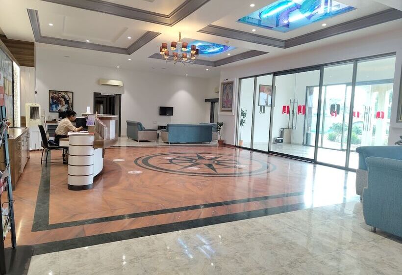 هتل Lion Lords Inn Rajula