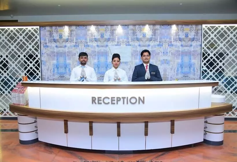 酒店 Lion Lords Inn Rajula