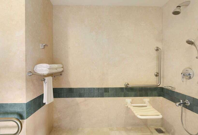 فندق Ramada Resort By Wyndham Kochi