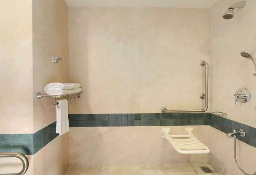 ホテル Ramada Resort By Wyndham Kochi