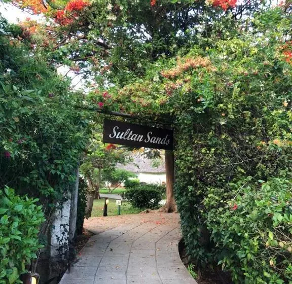 Отель Sultan Sands Island Resort & Spa