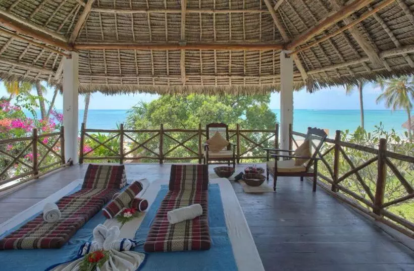 Отель Sultan Sands Island Resort & Spa