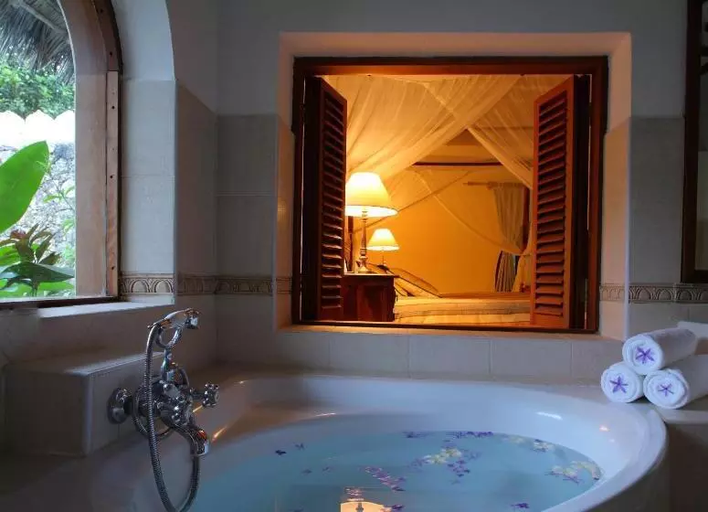 Отель Sultan Sands Island Resort & Spa