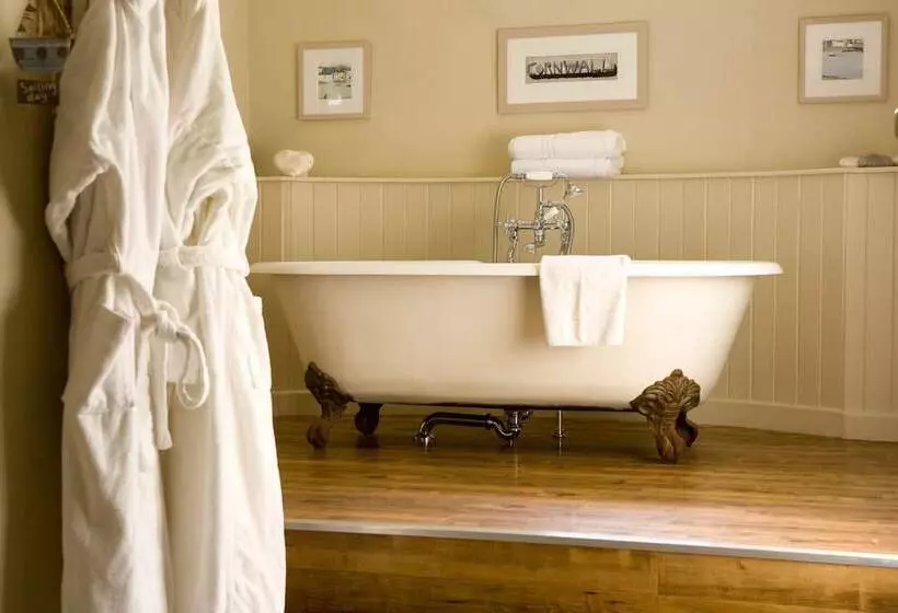 Отель The Old Custom House