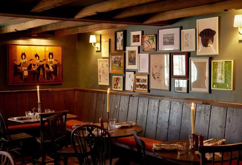 هتل The Queen S Head