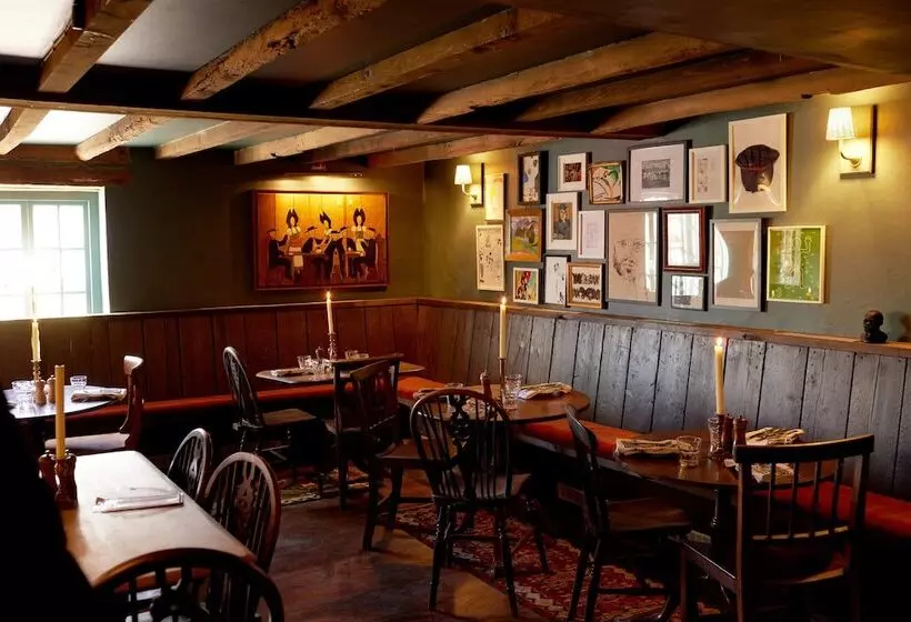 هتل The Queen S Head