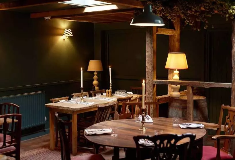 هتل The Queen S Head