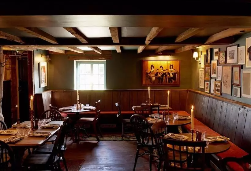 هتل The Queen S Head