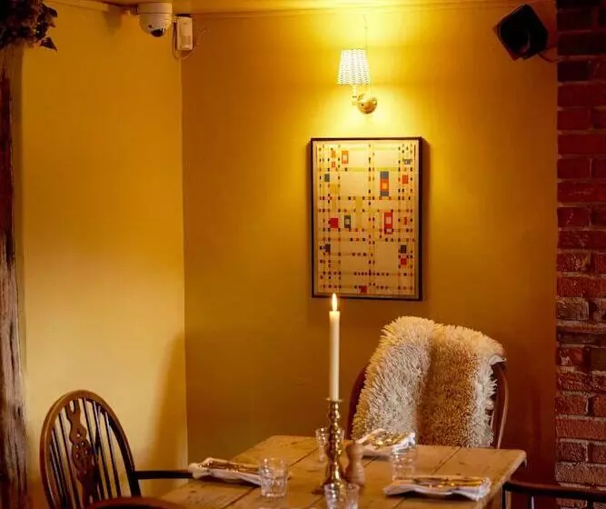 هتل The Queen S Head