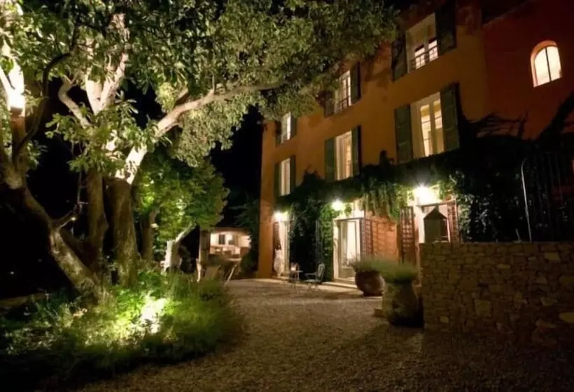 تختخواب و صبحانه Maison N 9