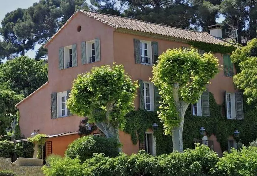 تختخواب و صبحانه Maison N 9