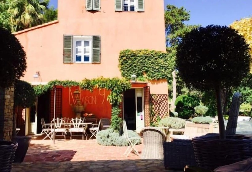 تختخواب و صبحانه Maison N 9