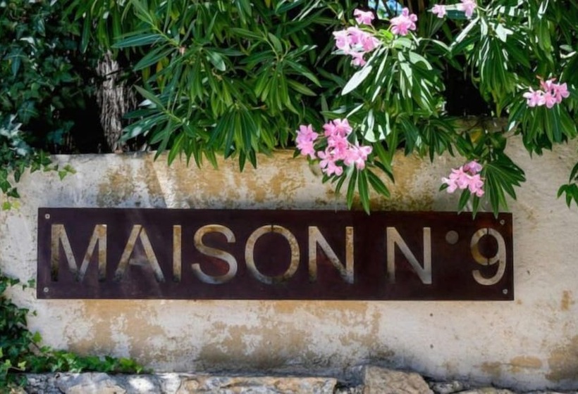 تختخواب و صبحانه Maison N 9
