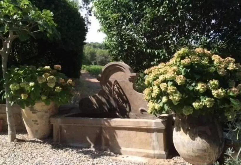 تختخواب و صبحانه Maison N 9