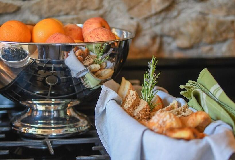 تختخواب و صبحانه Maison N 9