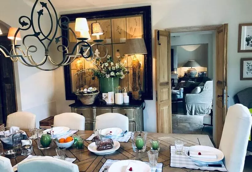 تختخواب و صبحانه Maison N 9