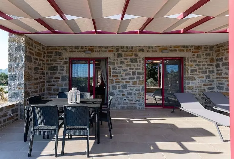 Abeloessa Methonian Hospitality