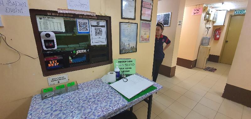 Aj Hotel By Oyo Rooms