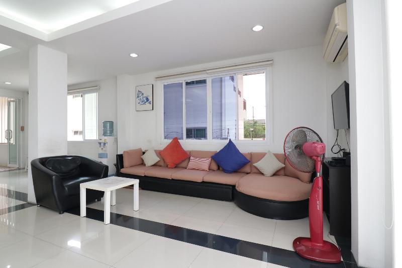 호텔 Hua Hin Irooms By Oyo Rooms