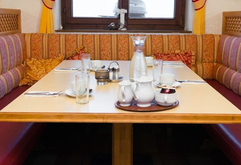 هتل Widmoos By Skinetworks