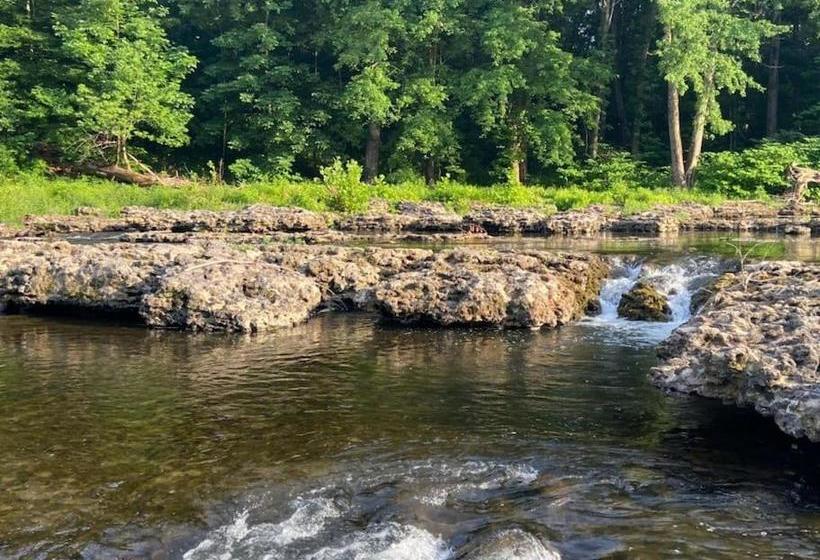 הוסטל Murphys Law Inn 7