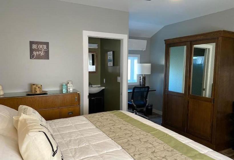 הוסטל Murphys Law Inn 7