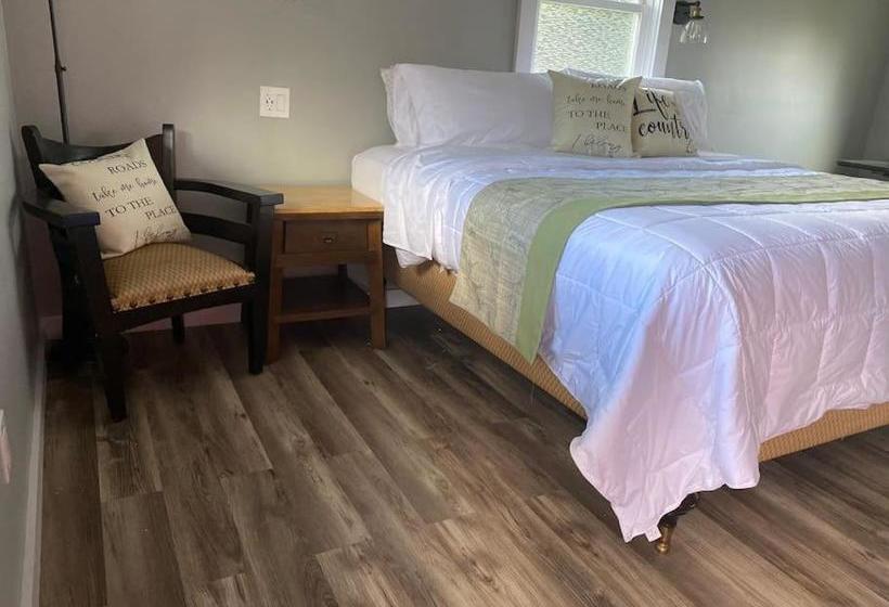 הוסטל Murphys Law Inn 7