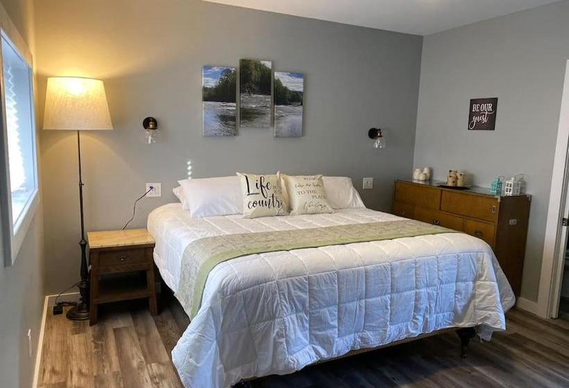 הוסטל Murphys Law Inn 7