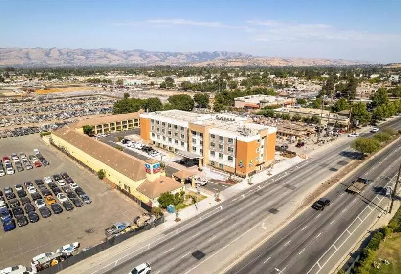 Hotelli Holiday Inn Express & Suites   San Jose Silicon Valley, An Ihg