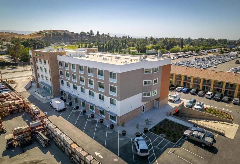 בית מלון כפרי Holiday Inn Express & Suites   San Jose Silicon Valley, An Ihg