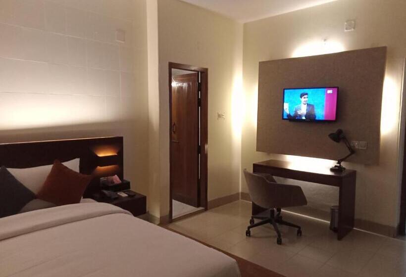 هتل Jatra Flagship Rajshahi City Centre