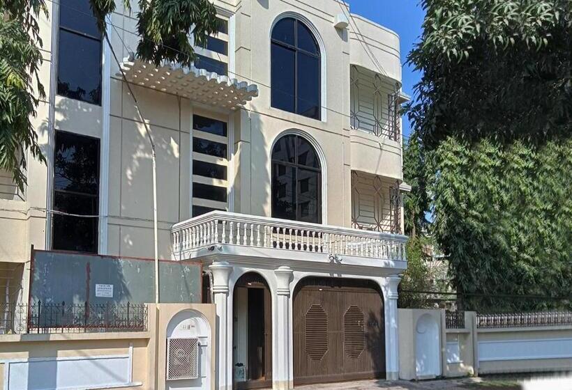 هتل Jatra Flagship Rajshahi City Centre