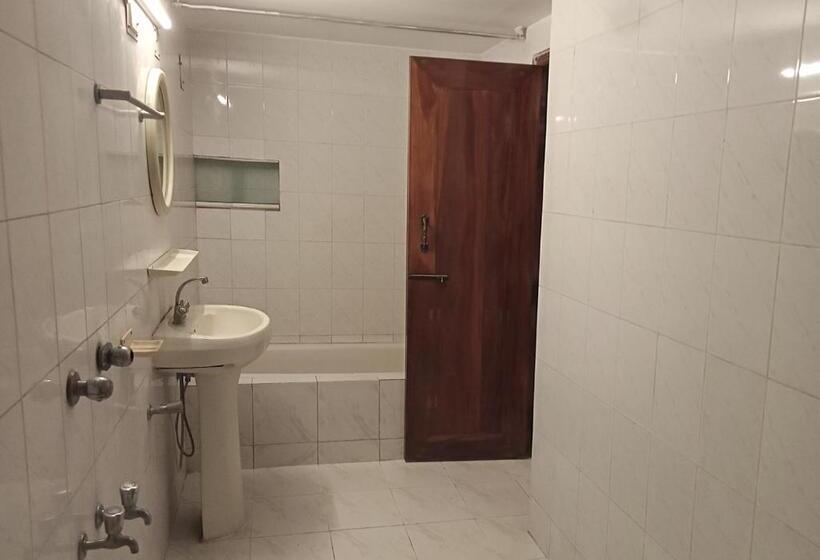 هتل Jatra Flagship Rajshahi City Centre