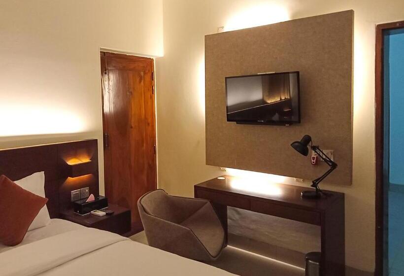 هتل Jatra Flagship Rajshahi City Centre