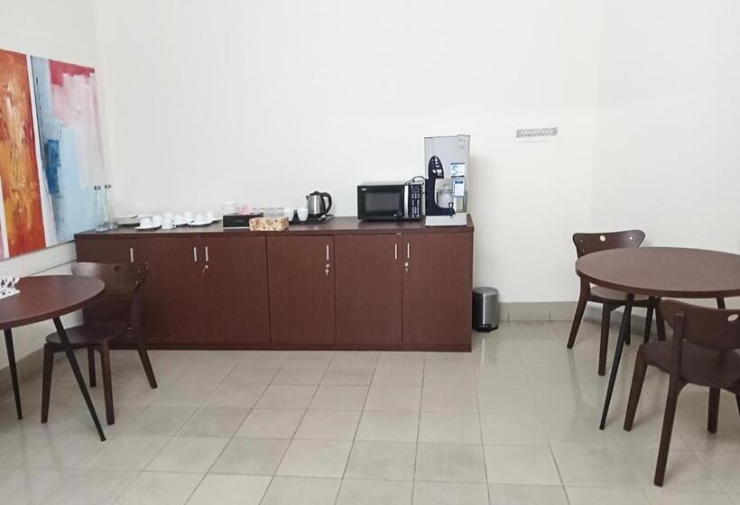 هتل Jatra Flagship Rajshahi City Centre