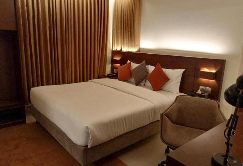 هتل Jatra Flagship Rajshahi City Centre