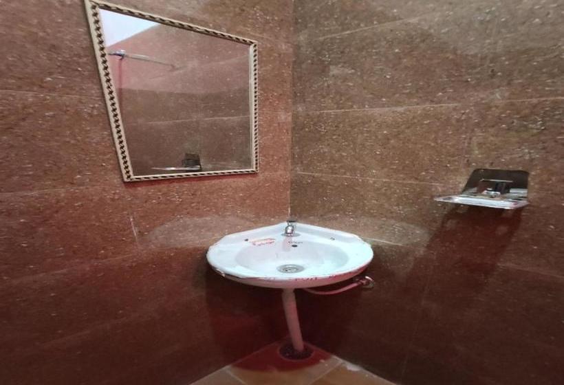 호텔 Oyo 80778  Sajan