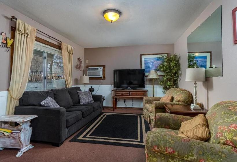 Мотель Wapiti Lodge