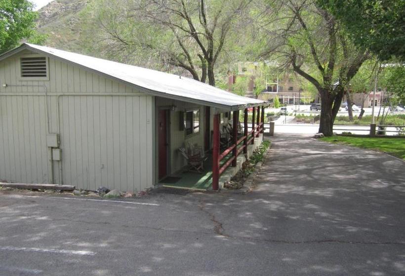 Мотель Wapiti Lodge