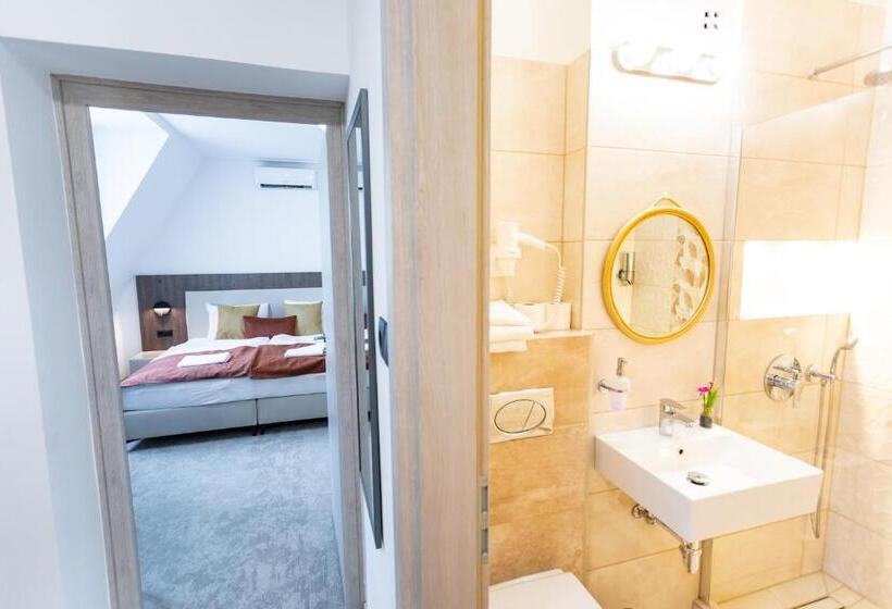 مبيت وإفطار Laguna Panzió