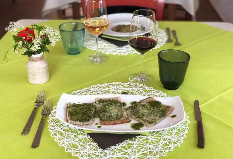 هتل Agriturismo La Vecchia Cascina
