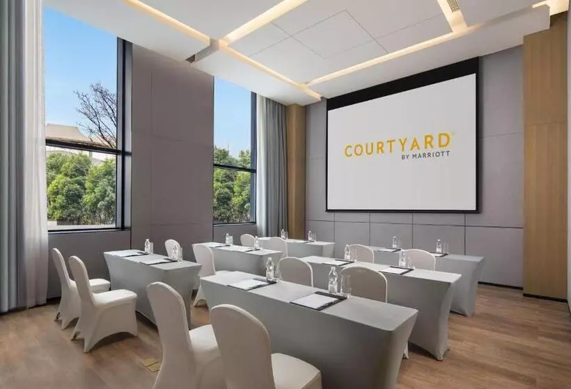 هتل Courtyard By Marriott Jiangyin