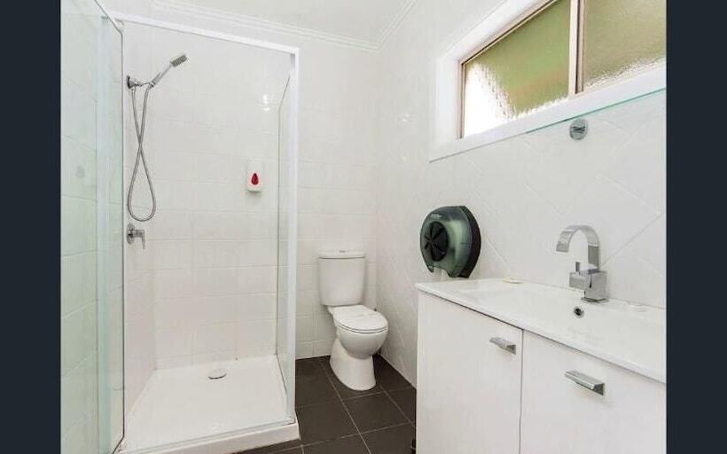 فندق على الطريق Auto Lodge Motor Inn